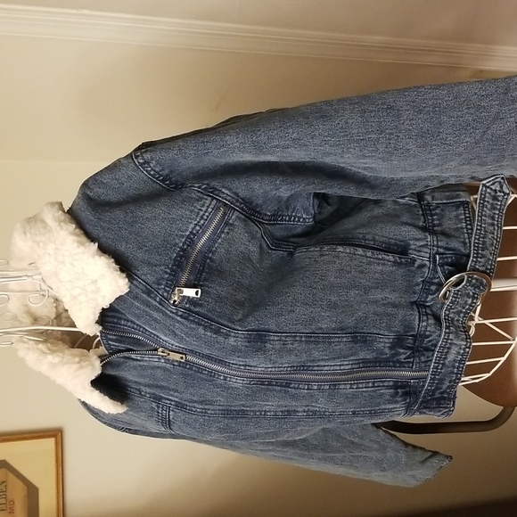 WARM FUZZY FEELING Women's Shearling collar denim Winter jean jacket - Picture 7 of 10
